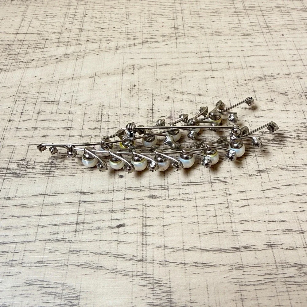 Vintage Classic Silver Tone Faux Pearl Thistle Sprig Leaf Foliage Nature Brooch